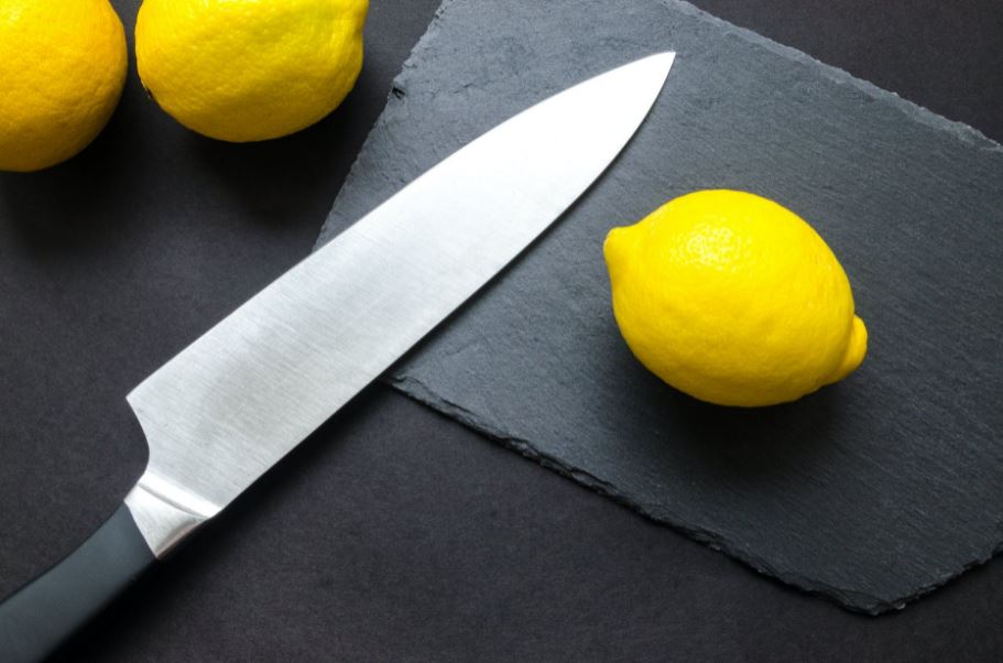 photography-of-lemon-near-kitchen-knife