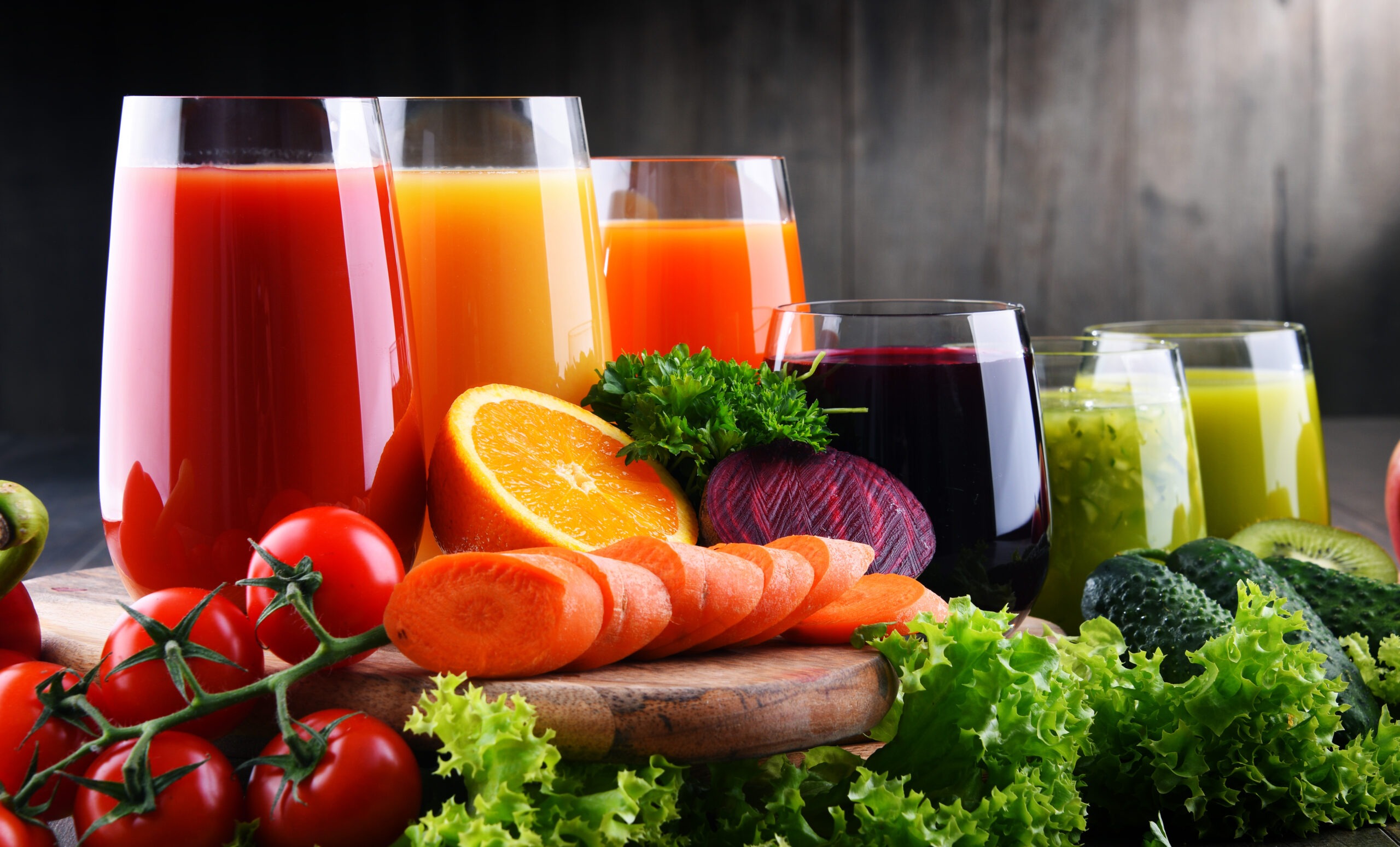 glasses-with-fresh-organic-vegetable-and-fruit-juices