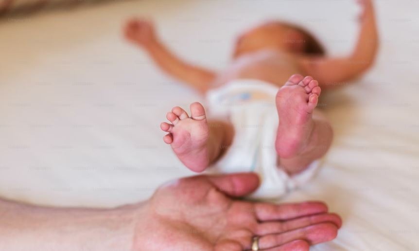Toe, Childhood, Human Body Part, Cheerful, Happiness, Diaper, Bedding, Domestic Life, One Parent